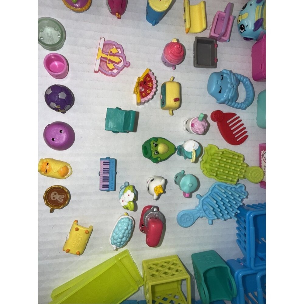 Lot Apprx 125 Assorted Shopkins Moose Characters Cars Carts Bags Combs Shoes - Picture 15 of 16